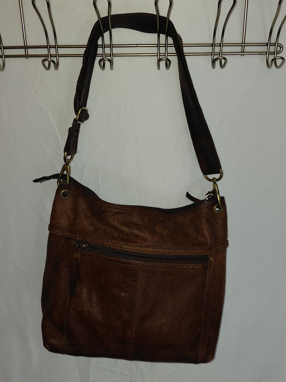 Fossil Distressed Brown Leather Shoulder Bag with Brass Accents - Picture 2 of 8